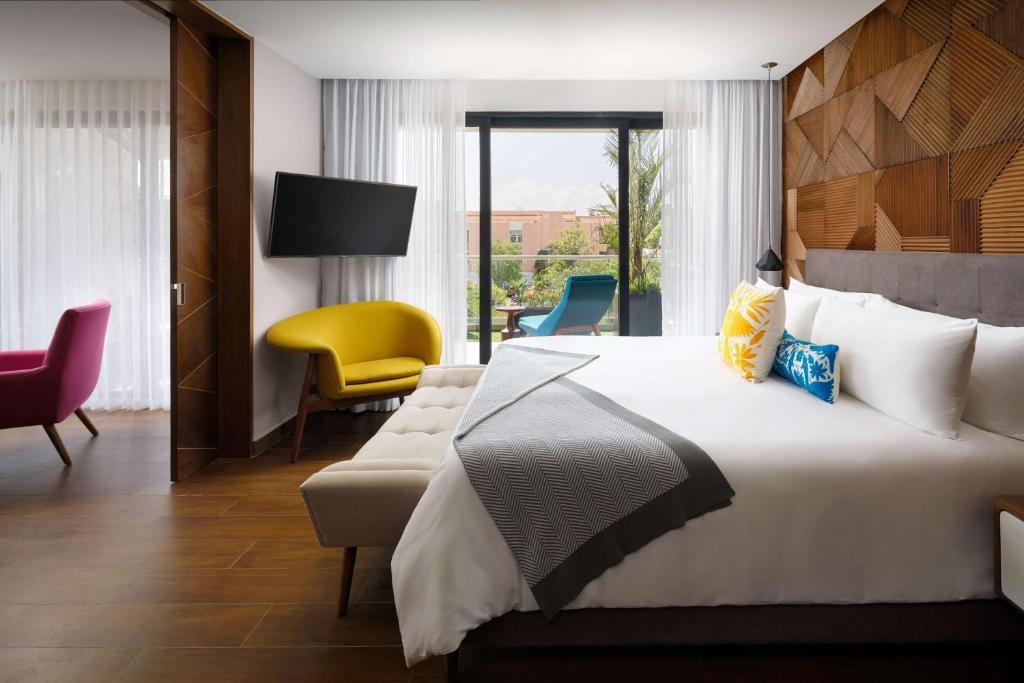 The Fives Downtown Hotel & Residences, Curio Collection photo 1