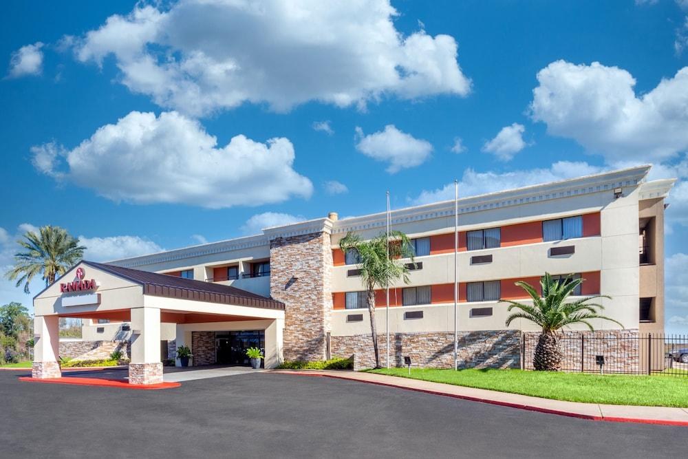 Ramada by Wyndham Houston Intercontinental Airpt S photo 3