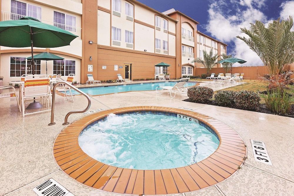La Quinta Inn & Suites Houston Hobby Airport photo 2