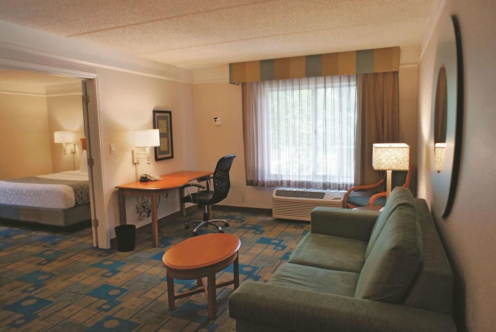 La Quinta Inn & Suites Bush Intercontinental photo 4