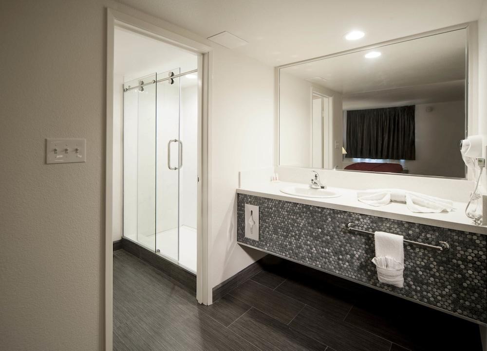 THUNDERBIRD HOTEL photo 1