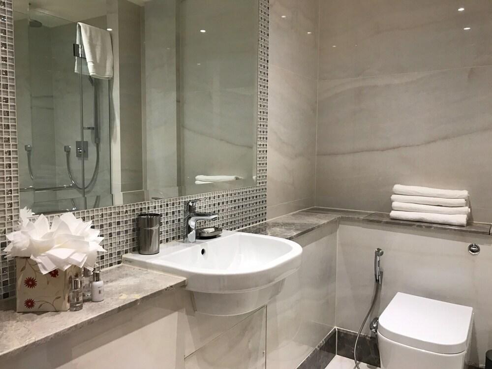 SANCTUM INTERNATIONAL BELSIZE photo 2