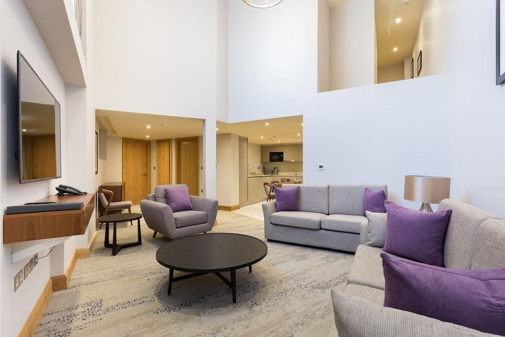 SANCTUM INTERNATIONAL BELSIZE photo 4