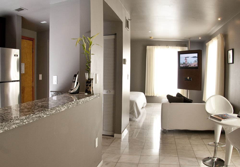 NASSAU SUITE HOTEL photo 1
