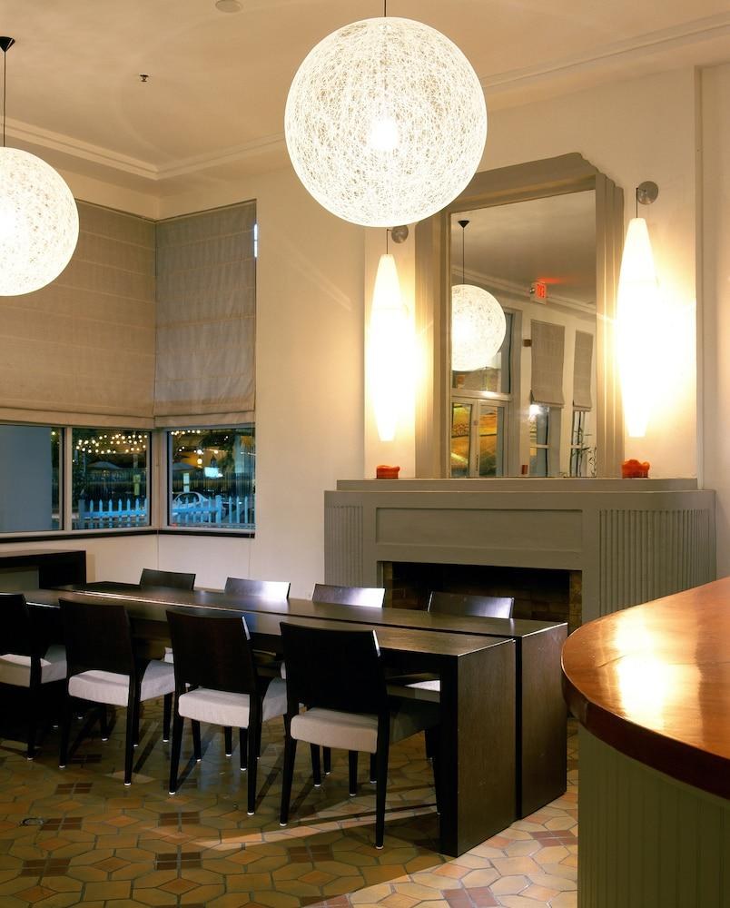 NASSAU SUITE HOTEL photo 3