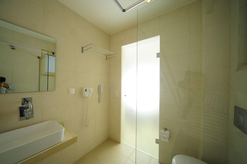 Maravel Star Art Hotel photo 3