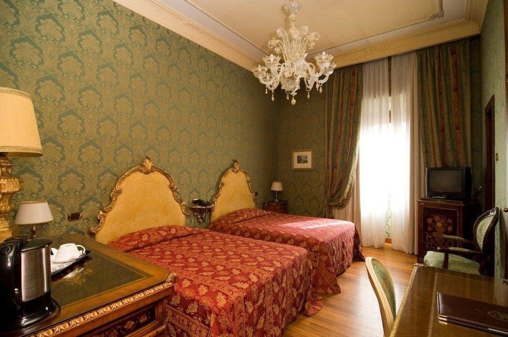 HOTEL DES EPOQUES