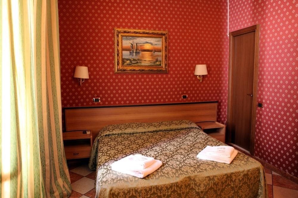 HOTEL HOLLYWOOD ROMA photo 2