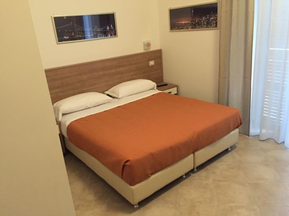 HOTEL MONTECARLO photo 3