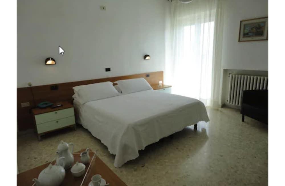 HOTEL RIVIERA photo 3