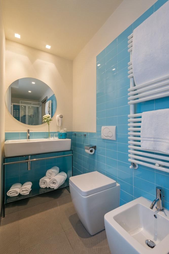 Avenue Hotel photo 4