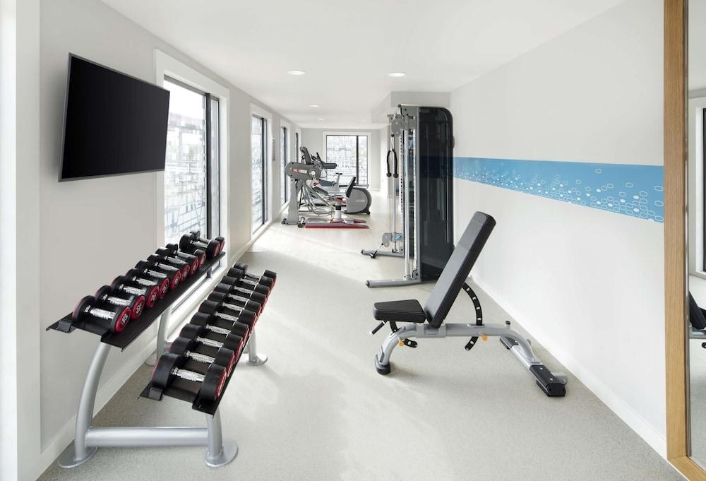 HAMPTON BY HILTON LONDON DOCKLANDS photo 2