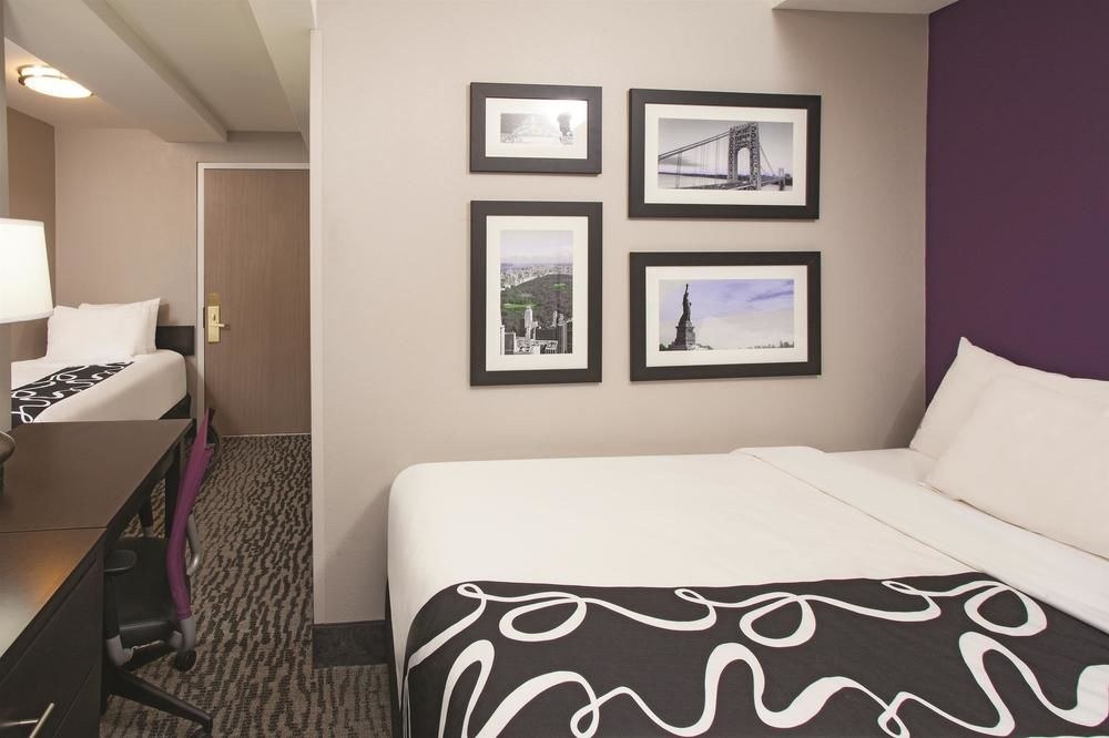 La Quinta Inn & Suites by Wyndham New York City Central Park photo 1