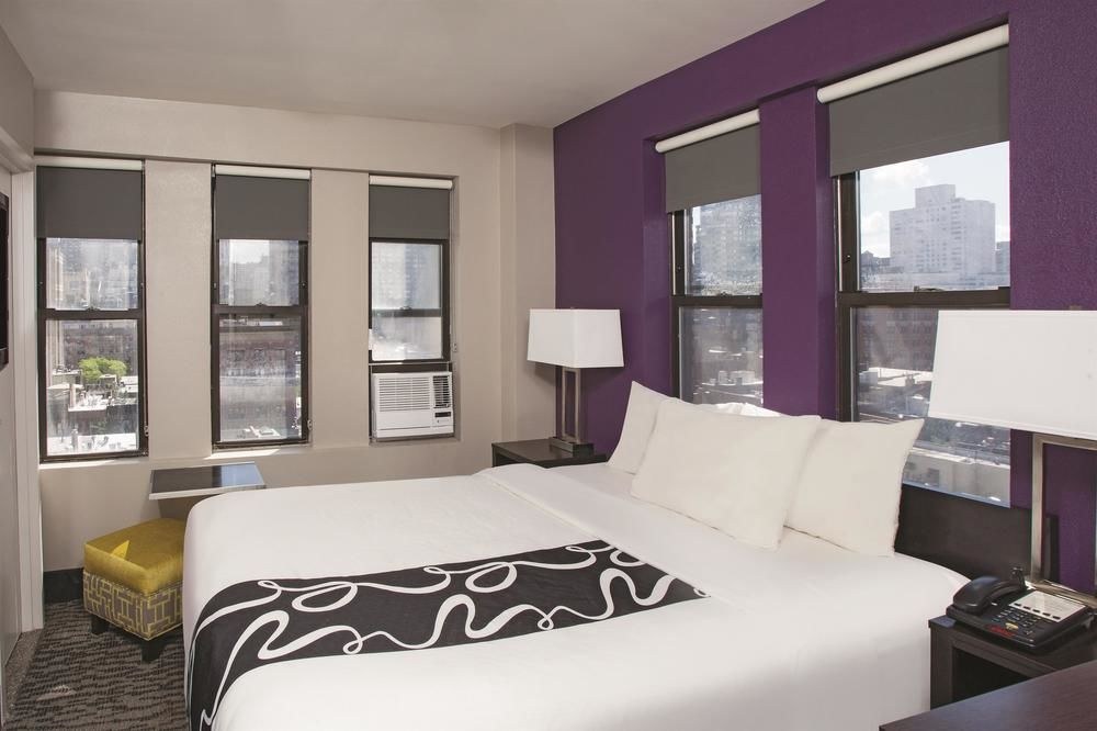 La Quinta Inn & Suites by Wyndham New York City Central Park photo 2