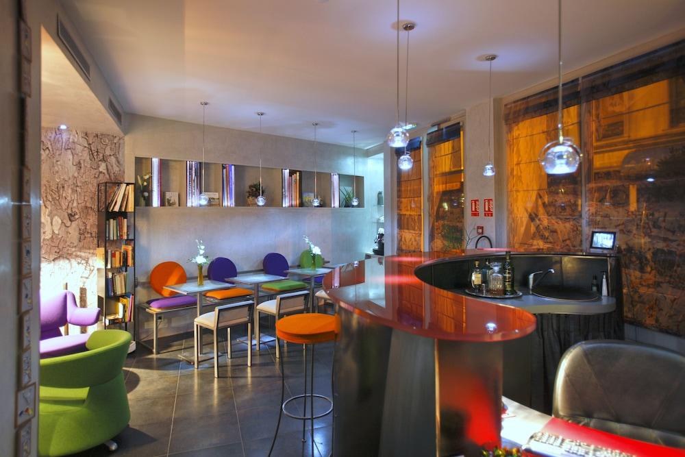 Apostrophe Hotel photo 4