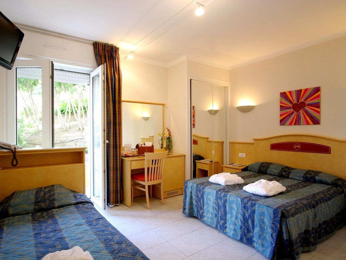 LOGIS HÔTEL SAINT-CHRISTOPHE photo 1