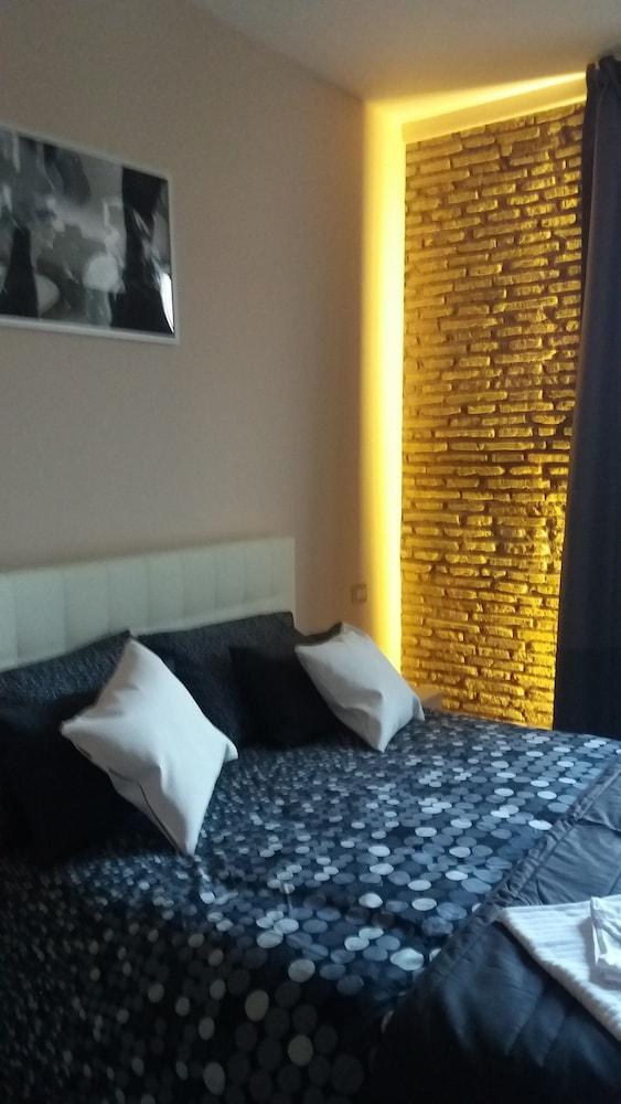 Arch Rome Suites photo 3