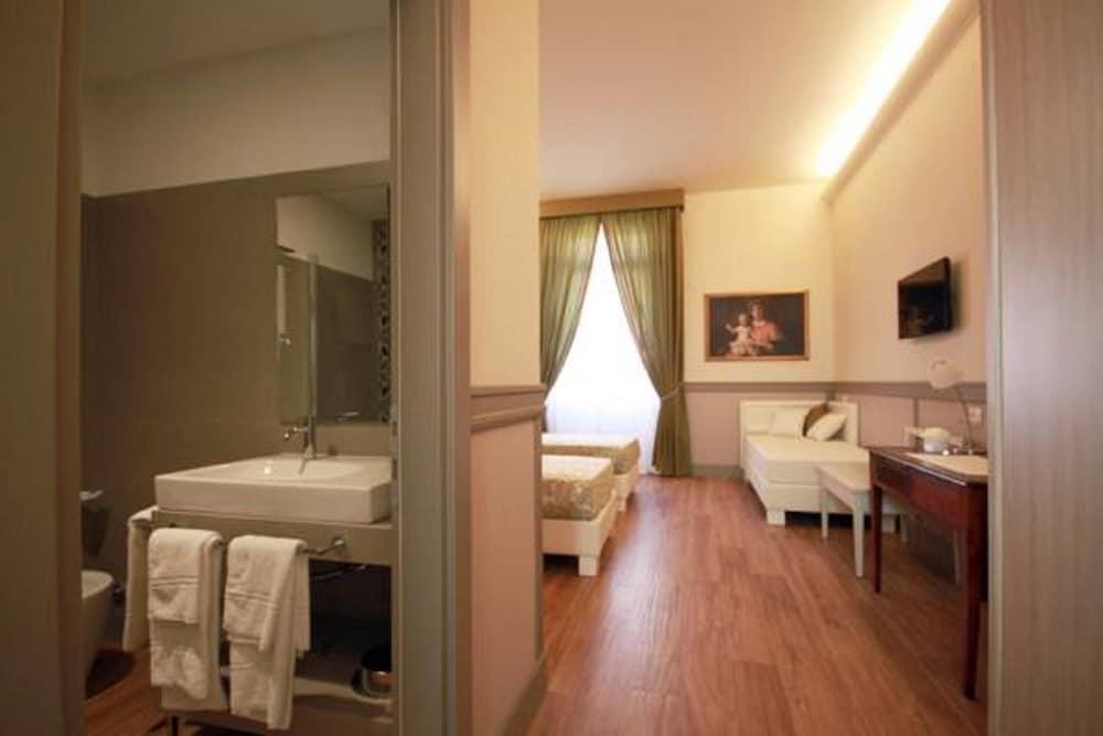 DNB HOUSE HOTEL photo 3
