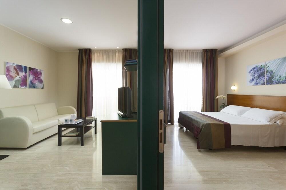 ASTORIA SUITE HOTEL photo 2