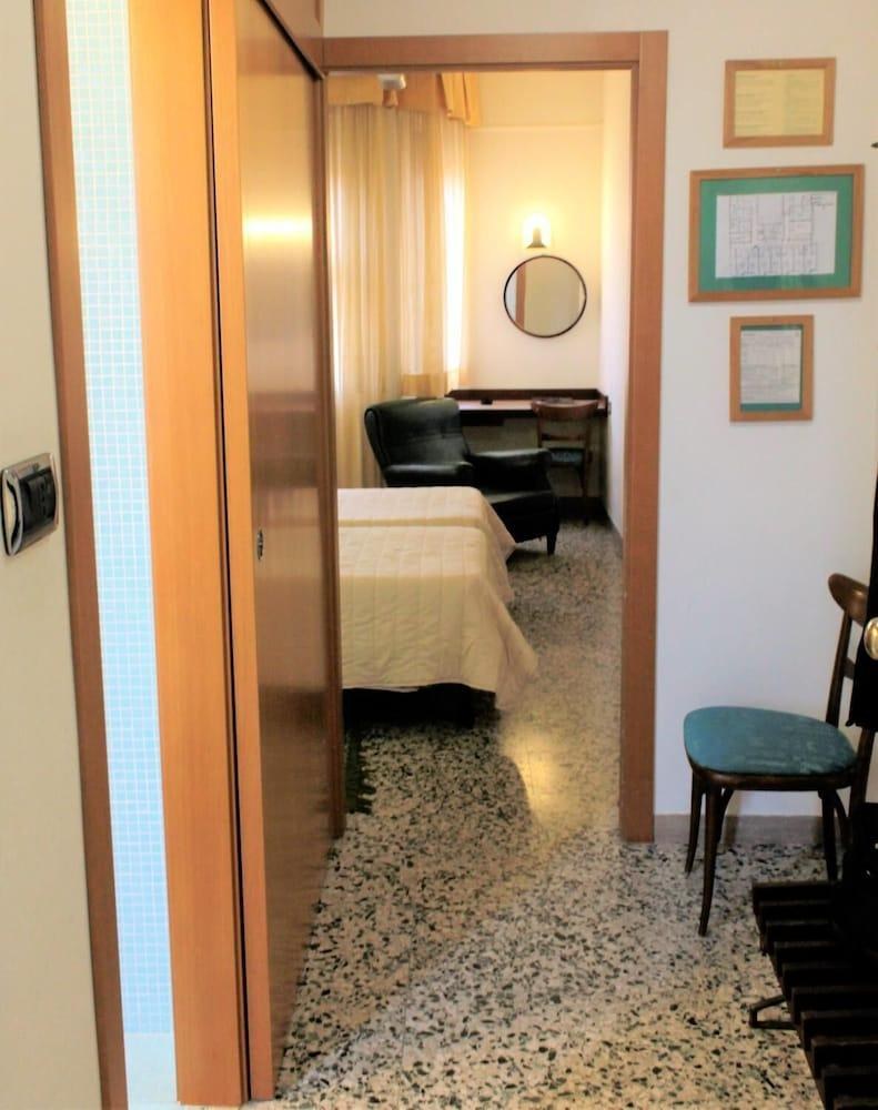 HOTEL NAPOLEON photo 1
