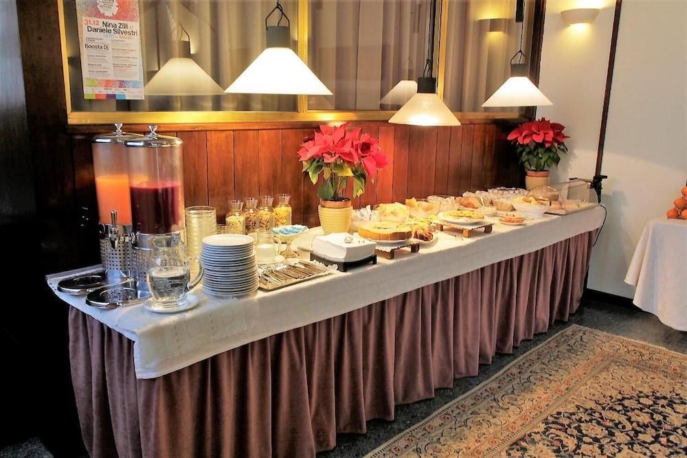 HOTEL NAPOLEON photo 2