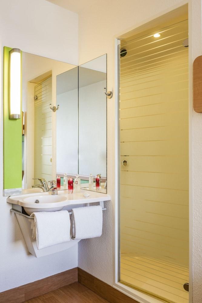 ibis budget Birmingham International Airport - NEC photo 2