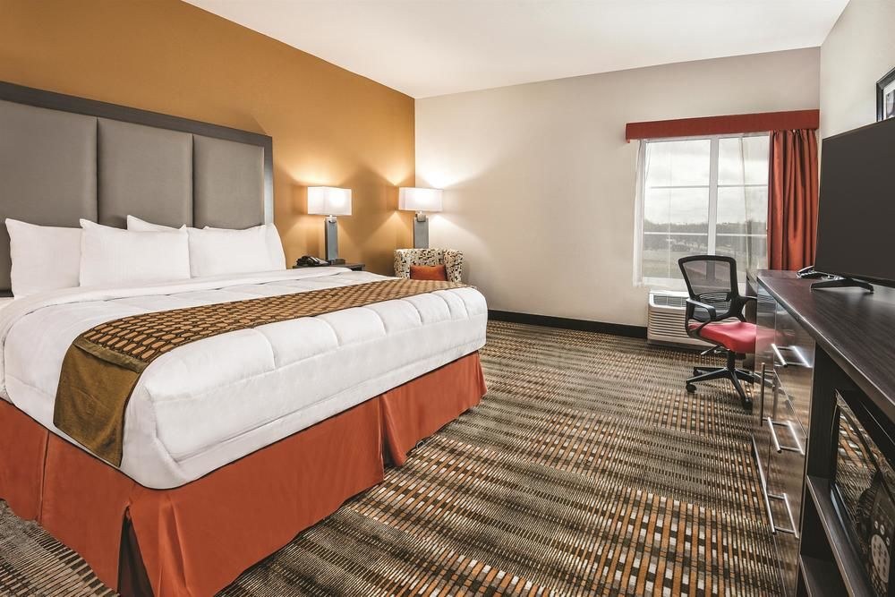 LA QUINTA INN & SUITES BY WYNDHAM SAN ANTONIO BY AT&T CENTER photo 3