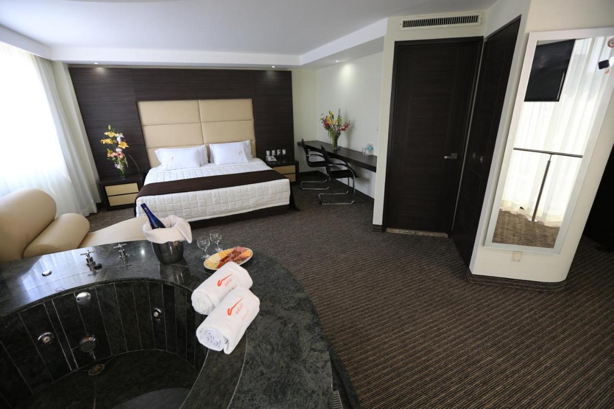 ASTOR HOTEL photo 2