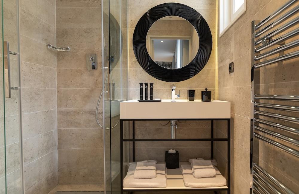LE PRINCE REGENT RESIDENCE & SPA photo 2