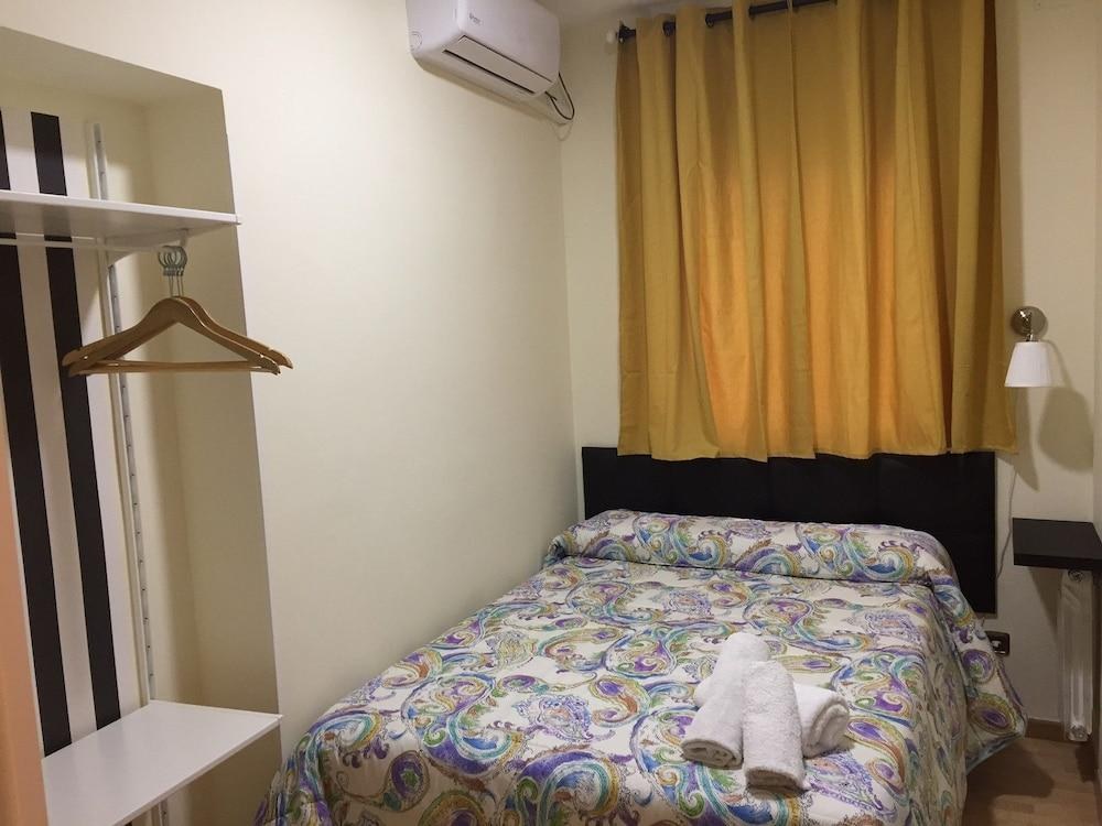 Hostal JQ Madrid 1 photo 4