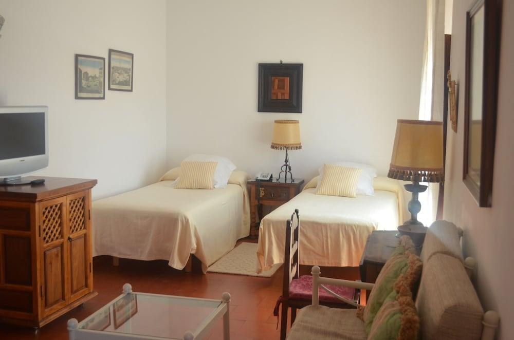 Santa Isabel la Real Hotel photo 4