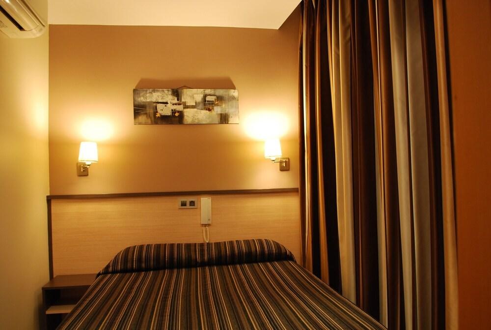 Hostal Las Flores photo 4