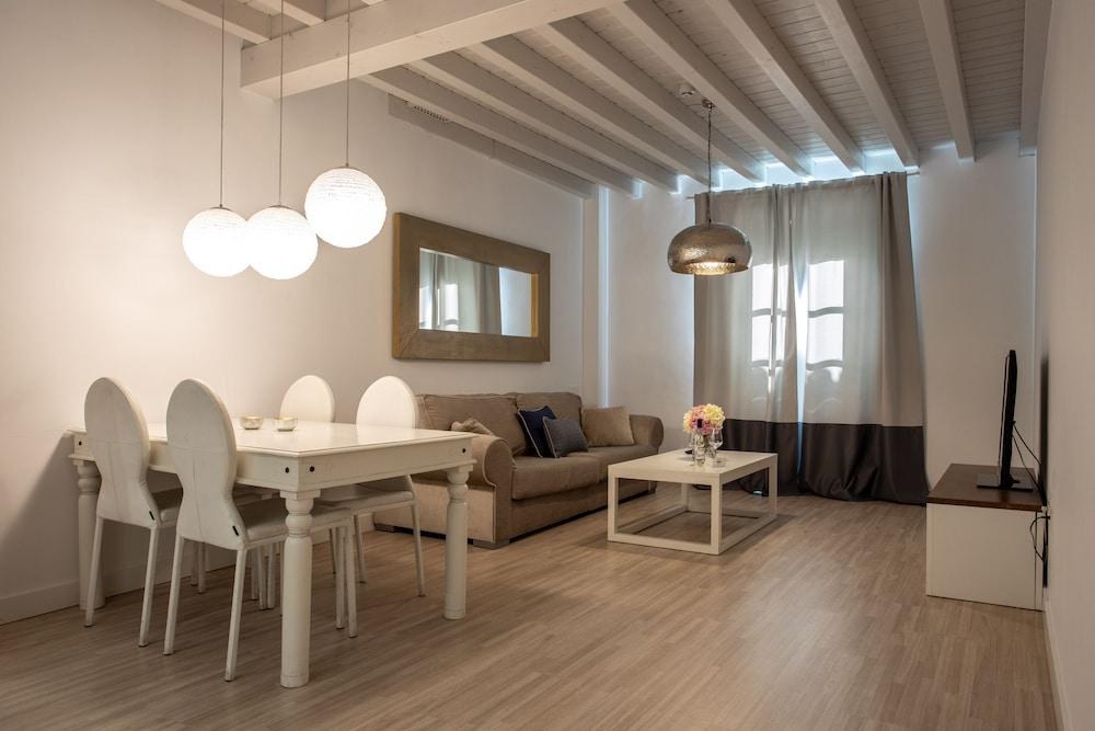 PALACIO CABRERA-LILLO APARTAMENTOS photo 4