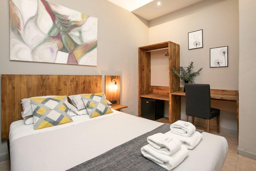 Jardinets Guest House photo 3