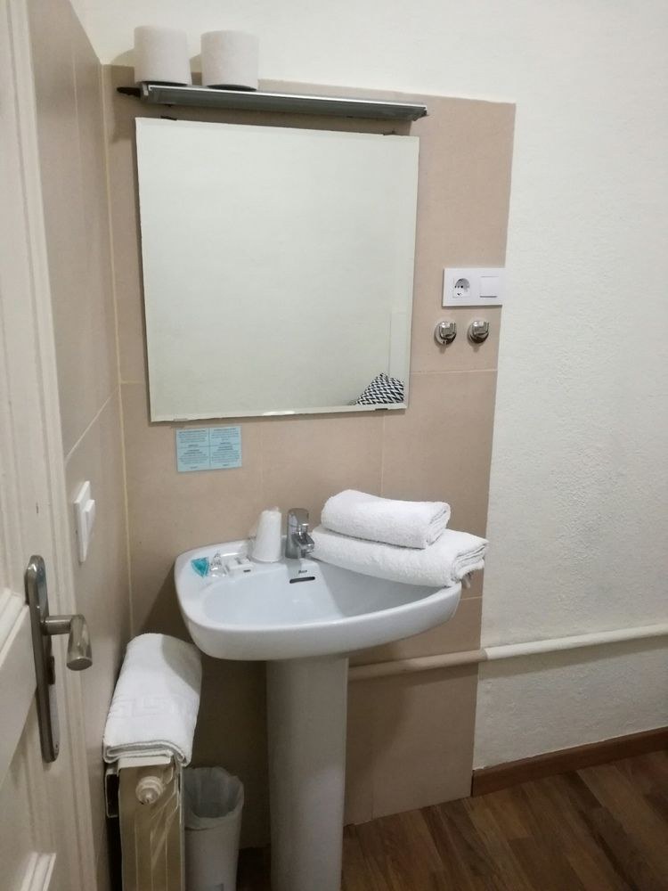 Hostal Lesseps photo 2