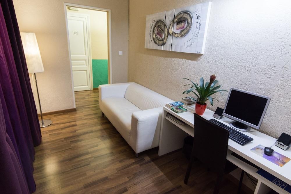 Hostal Lesseps photo 3