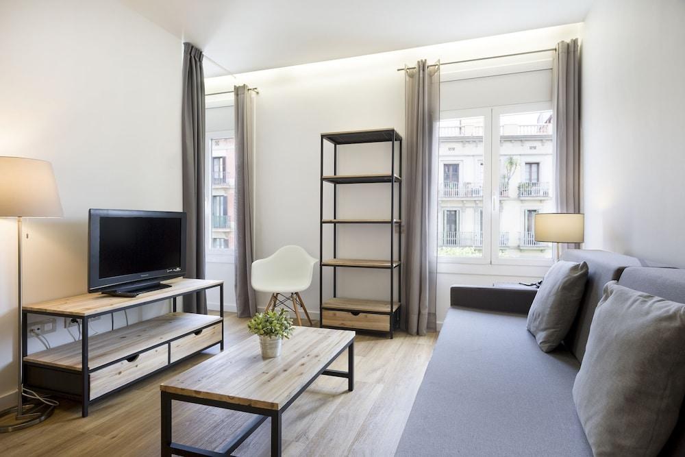 Amister Apartments photo 4
