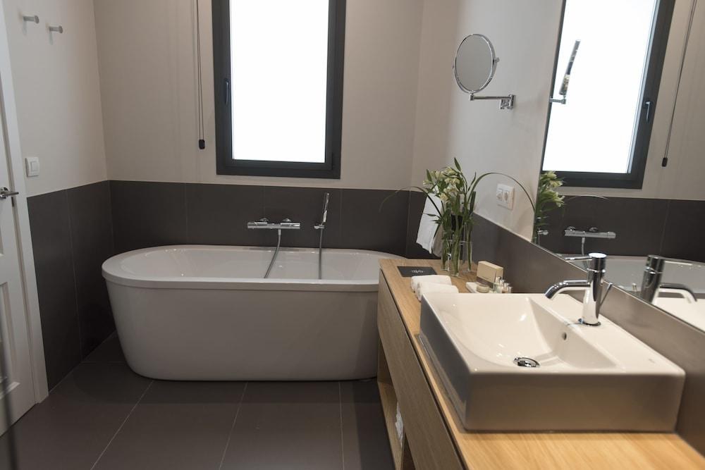 Casagrand Luxury Apartments Barcelona photo 4