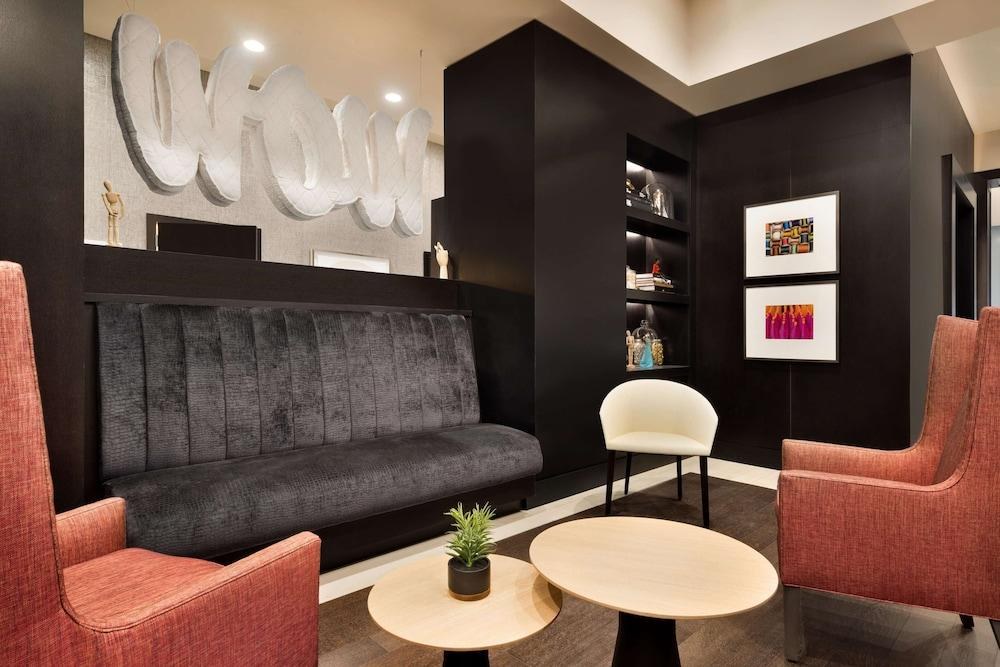 Embassy Suites by Hilton New York Manhattan Times Square photo 2