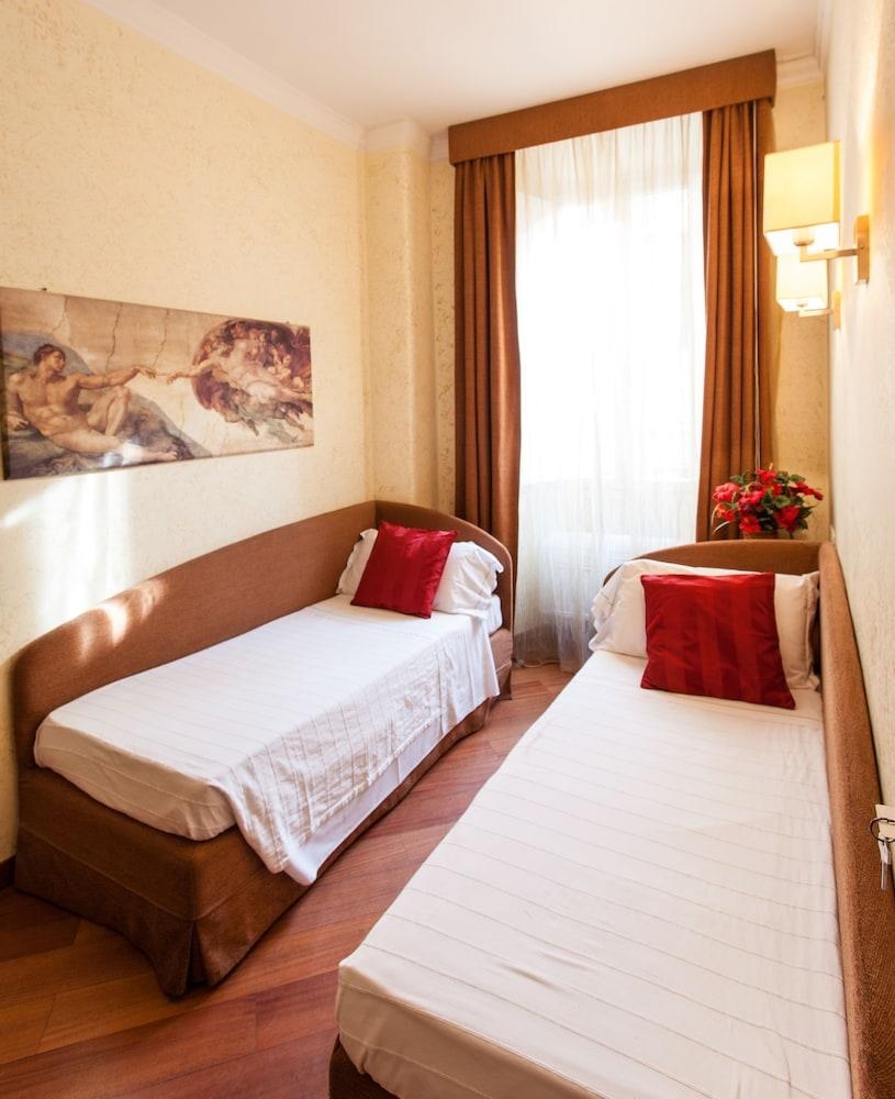 HOTEL MADRID photo 2