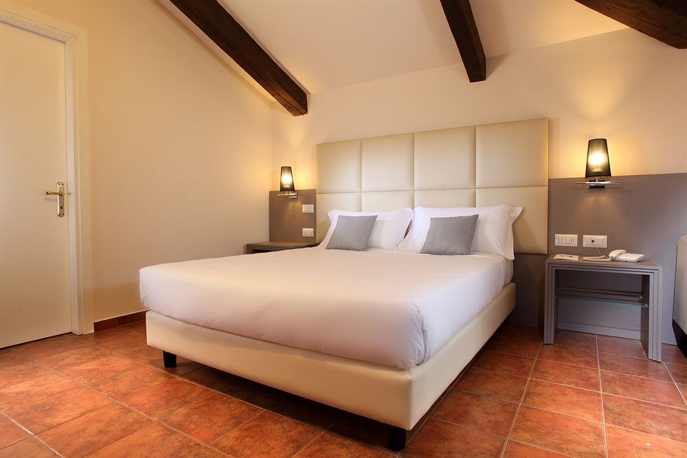 HEARTH HOTEL photo 1