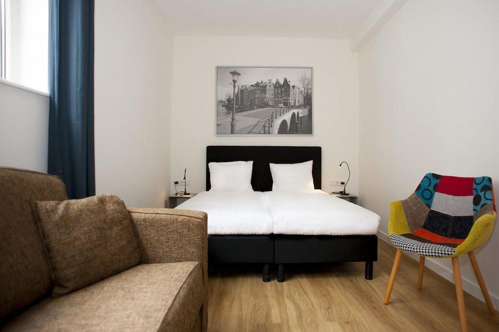 I Hotel photo 2
