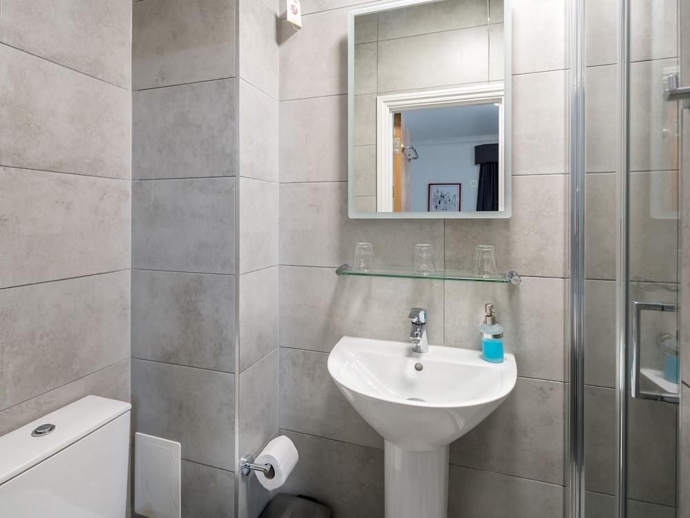 OYO Townhouse New England, London Victoria photo 3