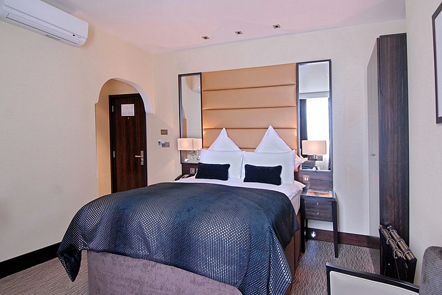 MARBLE ARCH SUITES photo 2