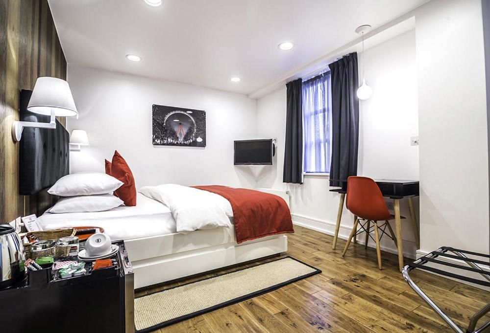THE WHITECHAPEL HOTEL