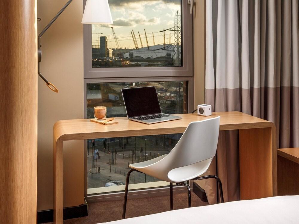 ibis London Canning Town photo 3