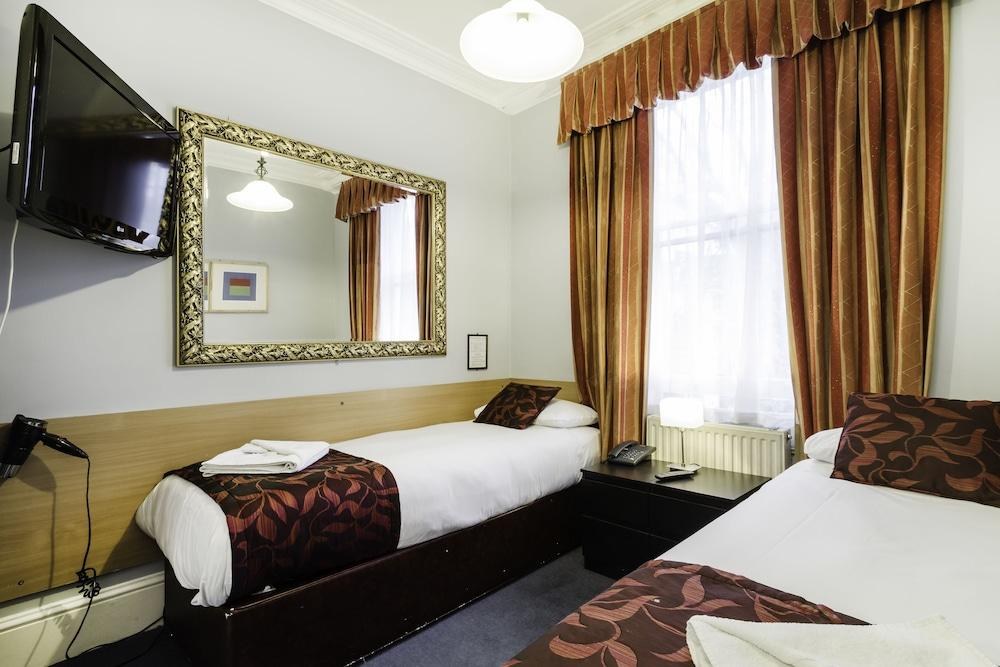 Tudor Court Hotel photo 2