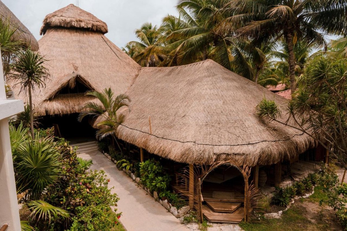 PETIT LAFITTE BEACH FRONT HOTEL & BUNGALOWS photo 2
