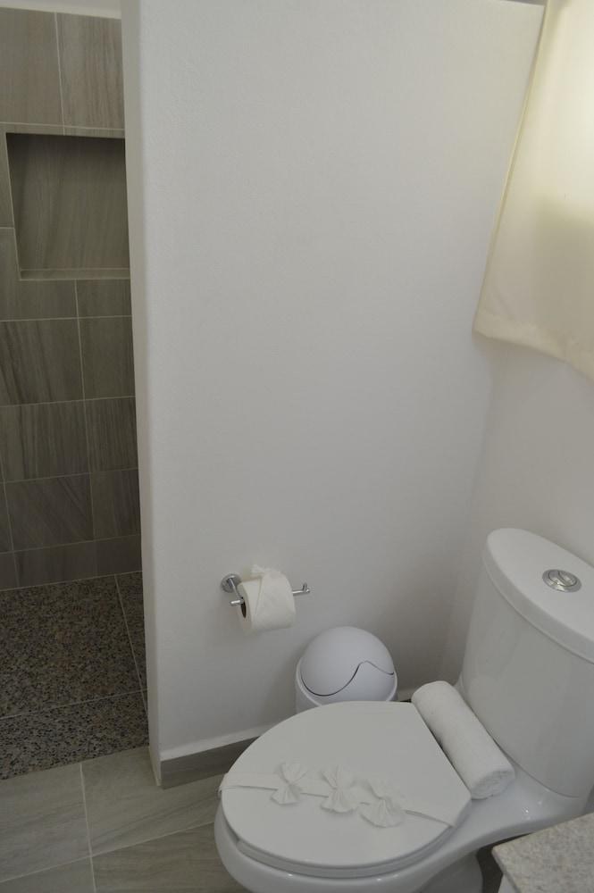 Ocean Zen Suites on 5th Avenue - Adults Only photo 2