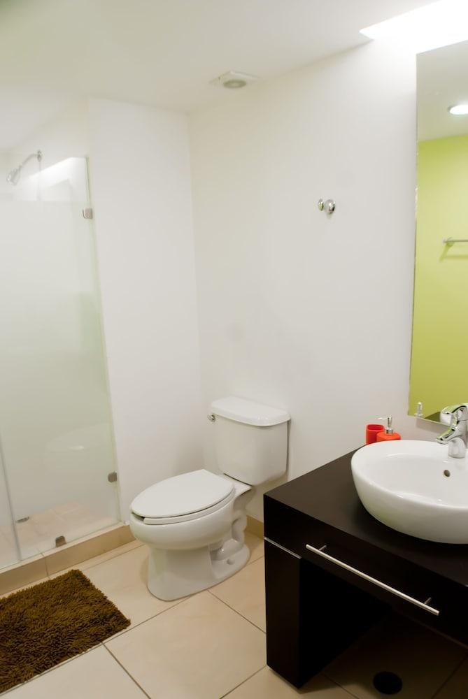 Ramada by Wyndham Acapulco Hotel & Suites photo 4